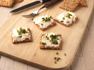 Sesame crackers with cream cheese and chives - obrazy, fototapety, plakaty