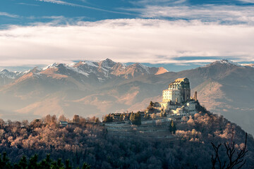 Tramonto alla Sacra di San Michele, Piemonte, Italia