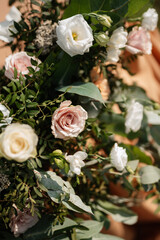 Obraz na płótnie Canvas elegant wedding decorations made of natural flowers