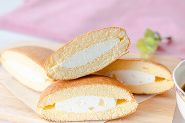 桃とチーズ味のブッセ