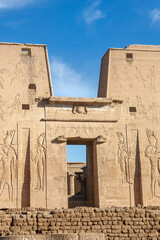 Tempel von Edfu, Horus Tempel, Portal im Pylon, Edfu, Ägypten