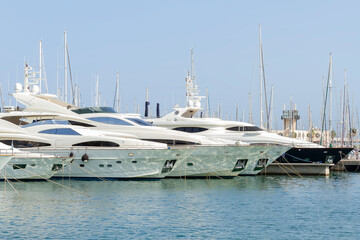 Fototapeta premium boats docked at the marina