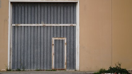 Naklejka na ściany i meble warehouse metal industrial door entrance