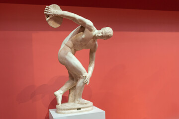 copy of an antique marble sculpture of a discus thrower. Ancient Roman sculpture, hero statue - 487429411