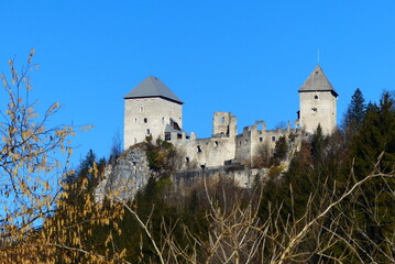 Fototapeta premium Burgruine Gallenstein, St. Gallen im Gesäuse