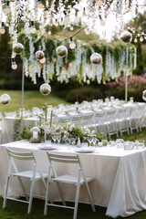 The presidium of the newlyweds in the banquet hall of the restaurant