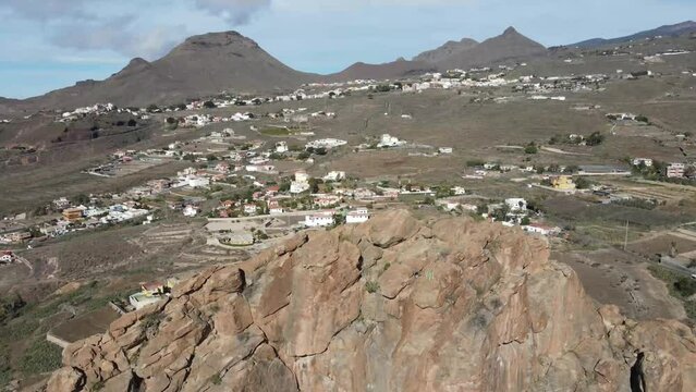 Dron shot Espania Spain Tenerife open shot sun afternoon sky buildings smog water lake paning left covid trees tree front green bus back cars rush hour road covid empty sun vol.2.mp4