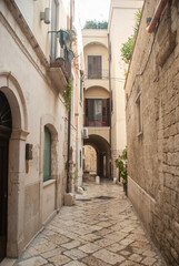 Fototapeta na wymiar Bari Vecchia - vicolo con Arco Corte S. Triggiano