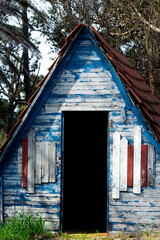Fototapeta na wymiar old wooden house cabin