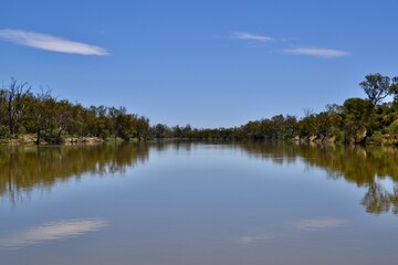 Fototapeta na wymiar Flat wide calm sunny day on the Murray River