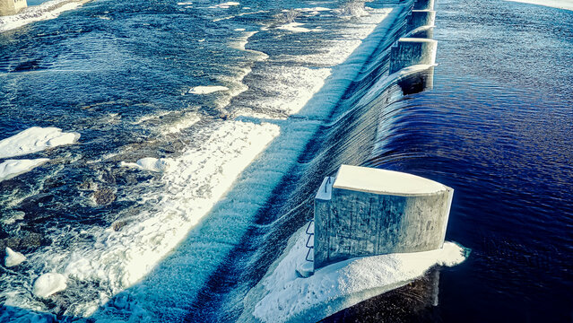 Water is rushing over the edge in winter
