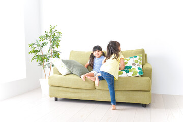 笑顔で遊ぶ子ども