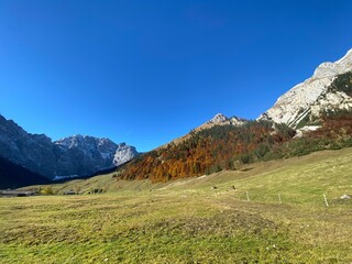 Fototapeta na wymiar Eng Alm Hinterriss Vomp Tirol Österreich im Karwendel Bezirk Schwaz 