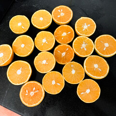 pre-prepared slices of oranges are not arranged neatly