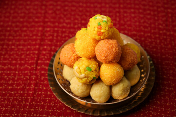 Motichoor Ladoo Rava Laddu Kesar besan boondi laddu  Semolina Indian sweet dish mithai Diwali Dussehra Holi Ram Navmi Ganesh chaturthi Durga Pooja festival dessert snack Kerala Mumbai India Sri Lanka