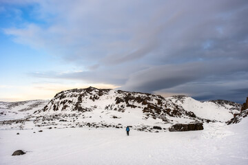 Fototapeta na wymiar The coast of the Barents Sea at the end of February.