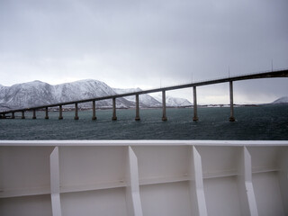Brücke über Fjord in Norwegen