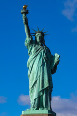 Fototapeta premium Statue of Liberty on a clear sunny day in New York 