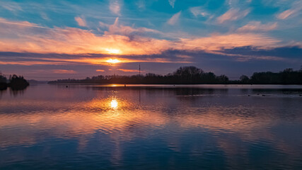 Obraz premium Beautiful sunset with reflections at Plattling, Isar, Bavaria, Germany
