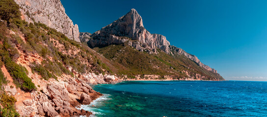 Sardegna, veduta della costa di Baunei e Punta Giradili, Italia, Europa mediterranea