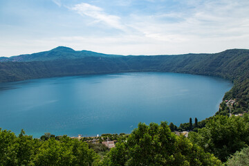 Il Lago Albano visto da Castel Gandolfo