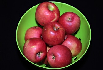 red apples in a bowl
