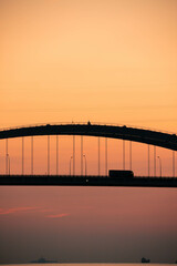 夕暮れの橋