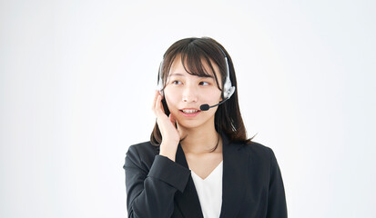 女性　オペレーター　白背景