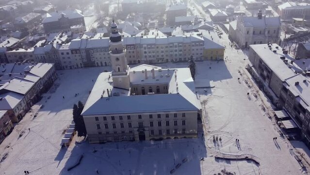 Navidad, nieve y sol en Ucrania. Drogobych