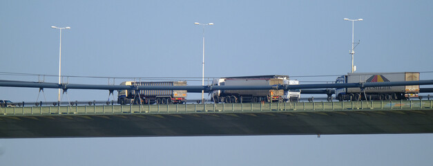 Naklejka premium Heavy lorries crossing the river Humber via the HUMBER BRIDGE. UK.
