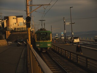 Fototapeta na wymiar 冬の終わりに、一人旅をした時に乗った江ノ電