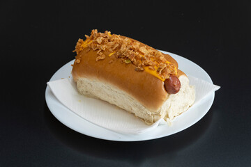 Perrito Caliente con cebolla caramelizada