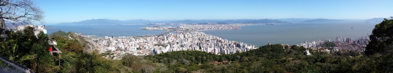 Fototapeta na wymiar view from the top of the mountain Florianópolis Floripa Centro Downtown