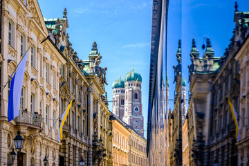 Fototapeta premium famous Liebfrauenkirche (munich cathedral) in Munich