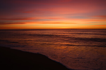Fototapeta na wymiar Espectacular cielo al amanecer en el mar