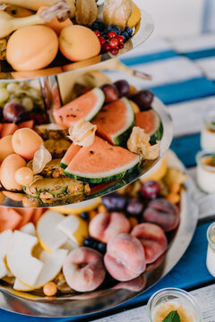 Obst-Etagere Images – Browse 4 Stock Photos, Vectors, and Video