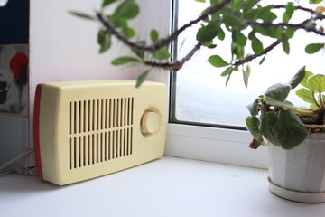 an old radio in the kitchen with a radio spot in the apartments of the ssr