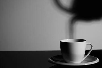 gießen Kaffee Kanne Tasse Tee Kakao Kaffee schwarz weiß