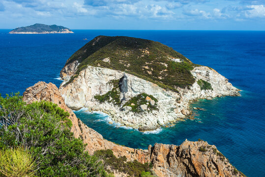 Gavi is a small island in the Tyrrhenian Sea on the west coast of Italy. About 700 meters long, it is the smallest of the Pontic Islands and is located 120 meters from the north shore of Ponza. 
