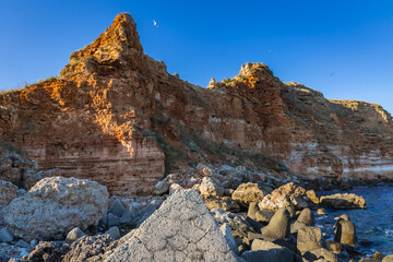 Rochers vus de la plage de Bolata, située dans la réserve naturelle de Kaliakra sur la mer Noire en Bulgarie