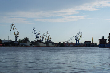 The ship is moored on the waterfront near the shipyard, a cargo ship.