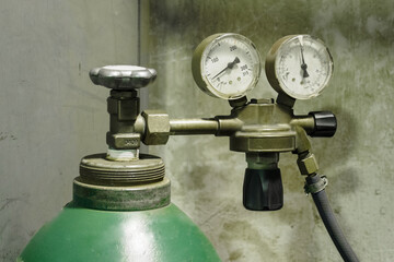 Control valve on the gas cylinder.
