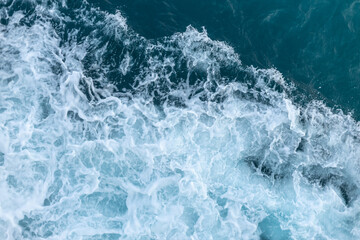 Obraz na płótnie Canvas Top view of waves in the sea.