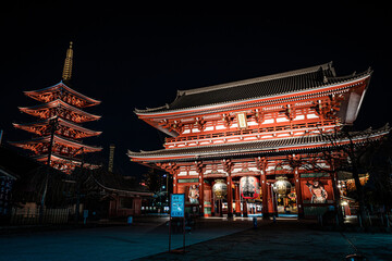 Fototapeta na wymiar 夜の浅草寺