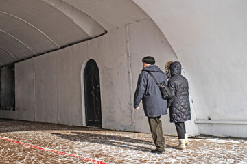 A man and a woman at the entrance to the underpass on a winter day