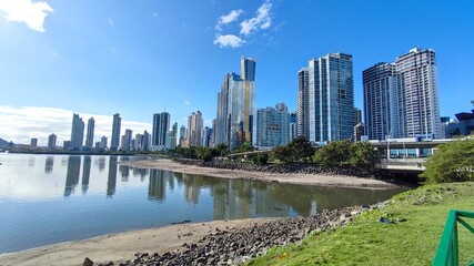 Vista de ciudad de panamá, cinta costera, pacífico de Panamá, grandes edificios y rascacielos