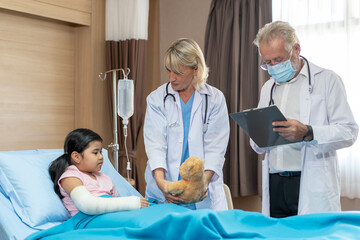 Obraz premium Pediatrician is closely caring and asking about sick girls symptoms, health concepts and child care.