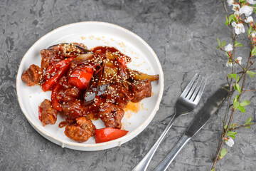 spaghetti with tomato sauce