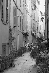 Ruelle de Saint-Tropez N&B