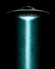 Fototapeten UFO schwebt mit einem Lichtstrahl, der herunterkommt © michaklootwijk